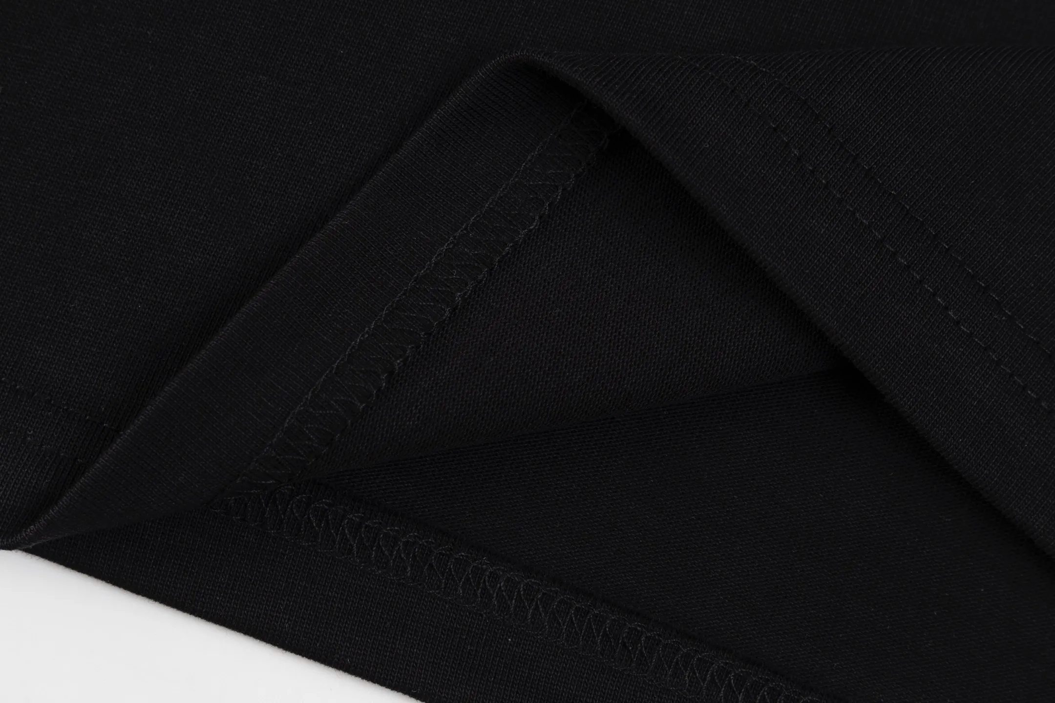 🅿️180 Style No. #Z67 Ralph Lauren embroidery small label round neck short sleeves Fabric: 32-count double yarn 280g pure cotton fabric Weaving and dyeing threads in the same cylinder with the same color The same color Process: Imported machine small label full embroidery Supporting: complete three labels Cardboard oil paper code sticker packaging High temperature pre-shrinking process before production, no shrinkage and deformation Imported machine professional plate production os version can wear up to 200 pounds Manual size measurement An error of 2-3cm is normal. Color: black white size: s m l xl